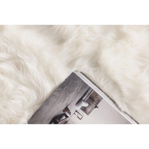 Katy fold 230 x 160 cm - Valkoinen tekoturkis Katy fold 230 x 160 cm - Valkoinen tekoturkis