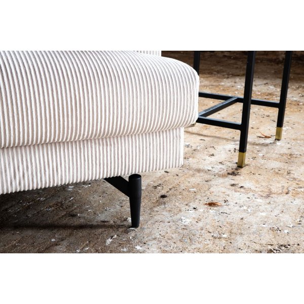 Hedlunda nojatuoli - beige vakosametti Hedlunda nojatuoli - beige vakosametti