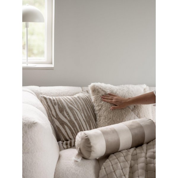 Marty tyynynpäällinen 45 x 45 cm - Nougat Marty tyynynpäällinen 45 x 45 cm - Nougat