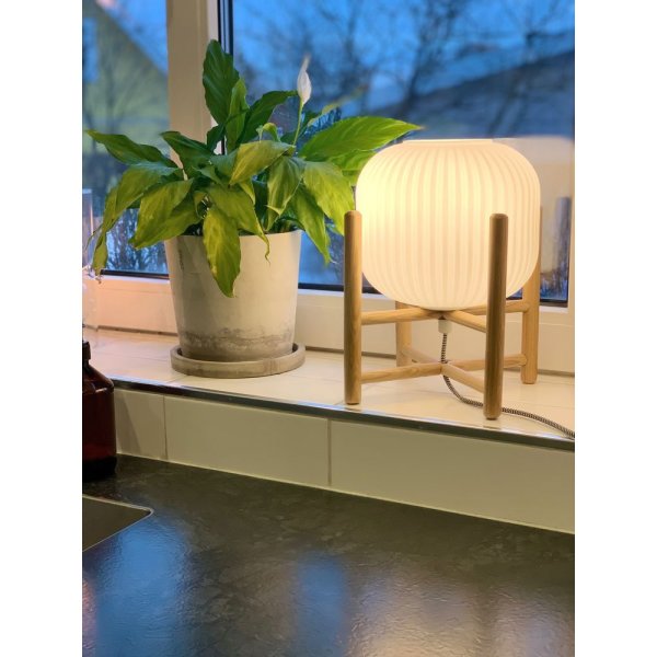 Tuulipöytävalaisin - Puu/valkoinen Tuulipöytävalaisin - Puu/valkoinen