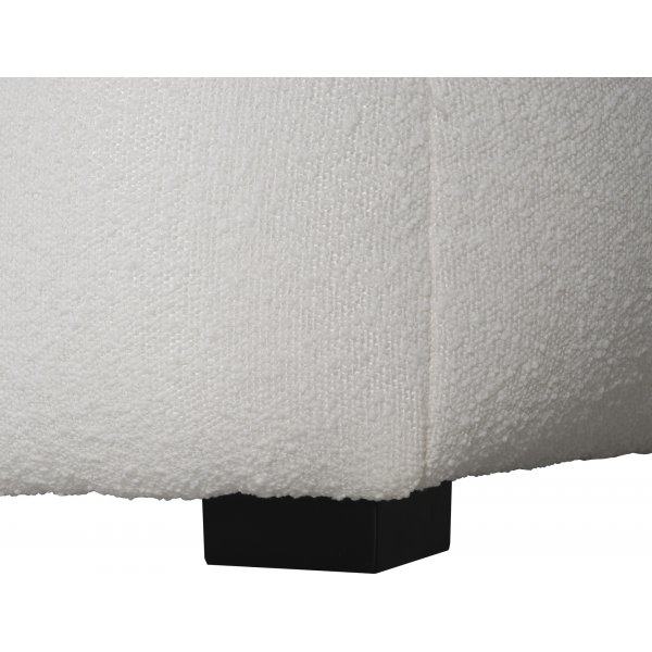 Jalkarahi massiivisella muotoilulla