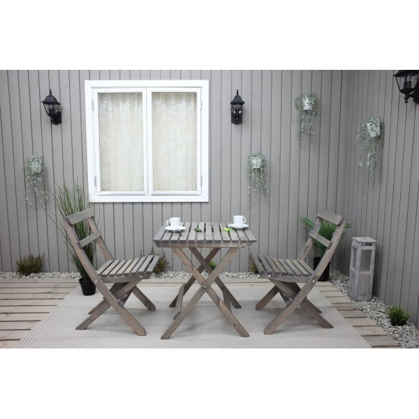 Wilma ulkoryhmäpöytä 65 x 65 cm sis. 2 Knohult-tuolia - Harmaa Wilma ulkoryhmäpöytä 65 x 65 cm sis. 2 Knohult-tuolia - Harmaa