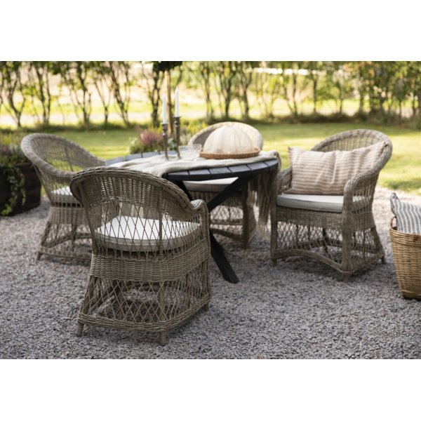 Ulkotuoli luonnonvärisestä synteettisestä rottingista Ulkotuoli luonnonvärisestä synteettisestä rottingista