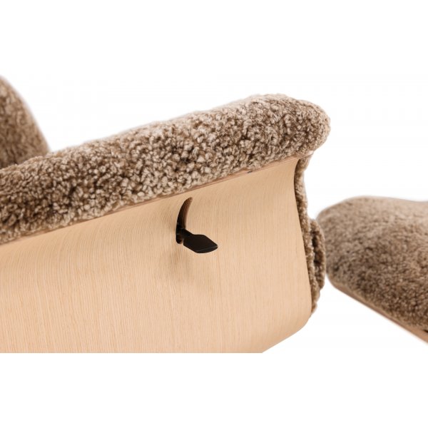 Lampaannahkainen nojatuoli rahilla - Ruskea / tammi - Ulla Lampaannahkainen nojatuoli rahilla - Ruskea / tammi - Ulla