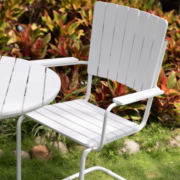 Parvekeryhm: 2 nojatuolia ja pyre pyt