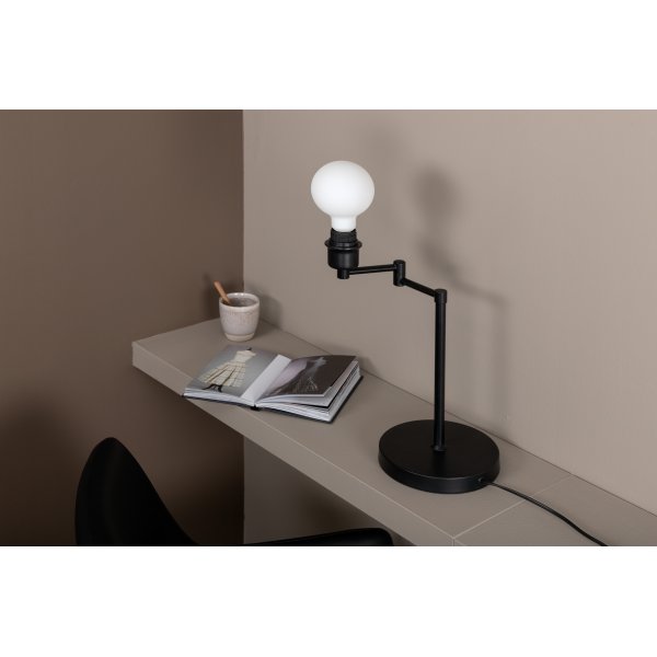 Lola pöytävalaisin - musta Lola pöytävalaisin - musta