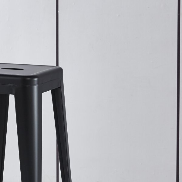 Iris-baarijakkara mustaa metallia - Istuinkorkeus 77 cm Iris-baarijakkara mustaa metallia - Istuinkorkeus 77 cm