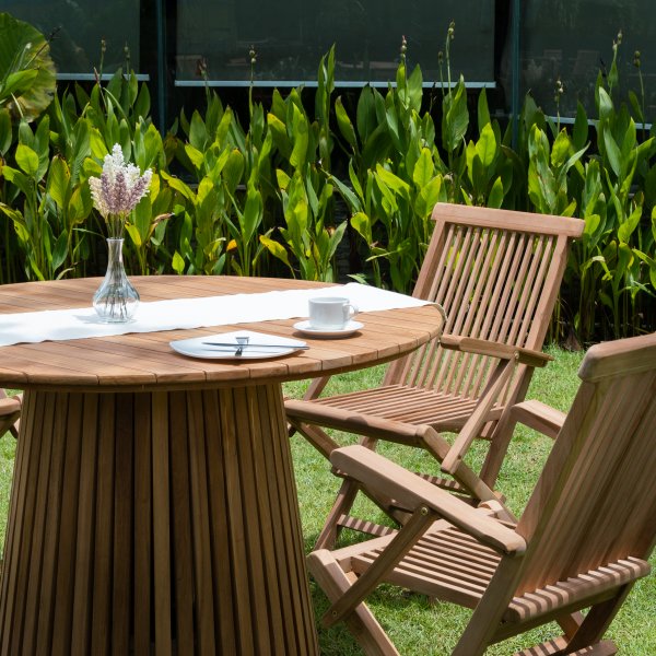 Ulkoryhm tiikist: pyre pyt ja 6 nojatuolia - Salt