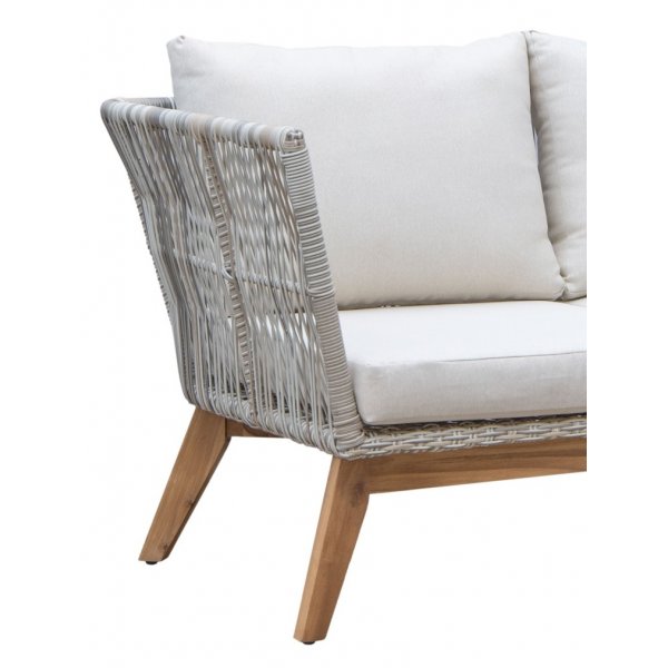 Inez-oleskelutilaryhm�; sohva, 2 nojatuolia ja sohvap�yt� - harmaata keinorotingkia ja akaasiapuuta