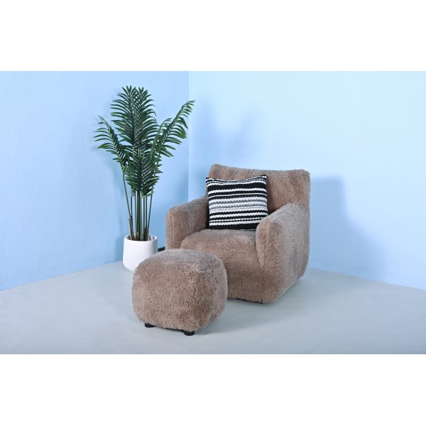 Prrinen puffi ruskeanharmaasta karvaista kangasta