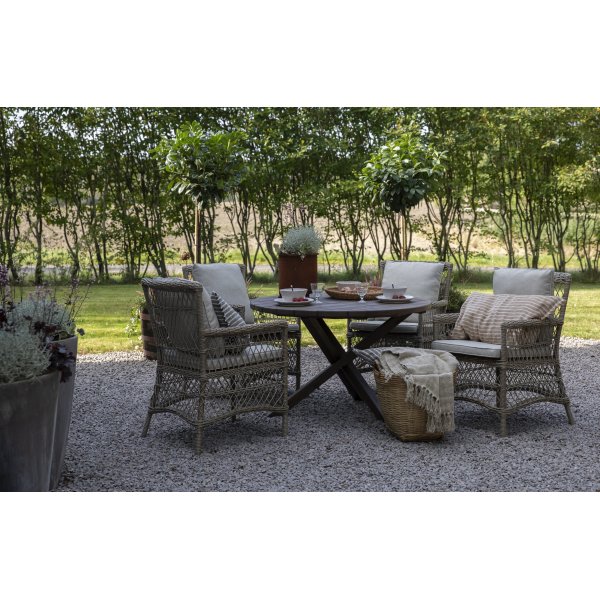 Provence-ulkoiluryhm�: Scottsdale py�re� ruskea ruokap�yt� �112 cm sis�lt�en 4 Provence-nojatuolia luonnonv�rist� keinorottinkia