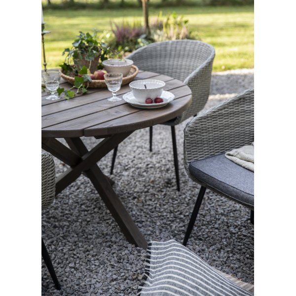 Ulkoiluryhmä Aster: Scottsdale pyöreä ruskea ruokapöytä Ø112 cm sisältäen 4 Aster-nojatuolia harmaata synteettistä rottinkia Ulkoiluryhmä Aster: Scottsdale pyöreä ruskea ruokapöytä Ø112 cm sisältäen 4 Aster-nojatuolia harmaata synteettistä rottinkia
