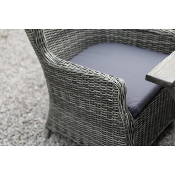 Ruokailuryhmä Scottsdale Pöytä 150 cm Shabby Chic Grey sisältäen 4 Jacksonville-nojatuolia harmaata synteettistä rottinkia + Huonekalujen puhdistus Ruokailuryhmä Scottsdale Pöytä 150 cm Shabby Chic Grey sisältäen 4 Jacksonville-nojatuolia harmaata synteettistä rottinkia + Huonekalujen puhdistus