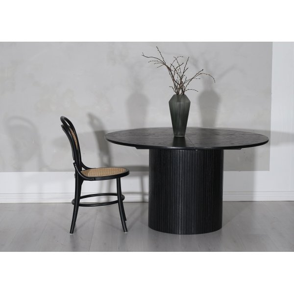 Ruokapöytä pyöreä musta Ø130 + 40 cm - jatkettava Nova Ruokapöytä pyöreä musta Ø130 + 40 cm - jatkettava Nova
